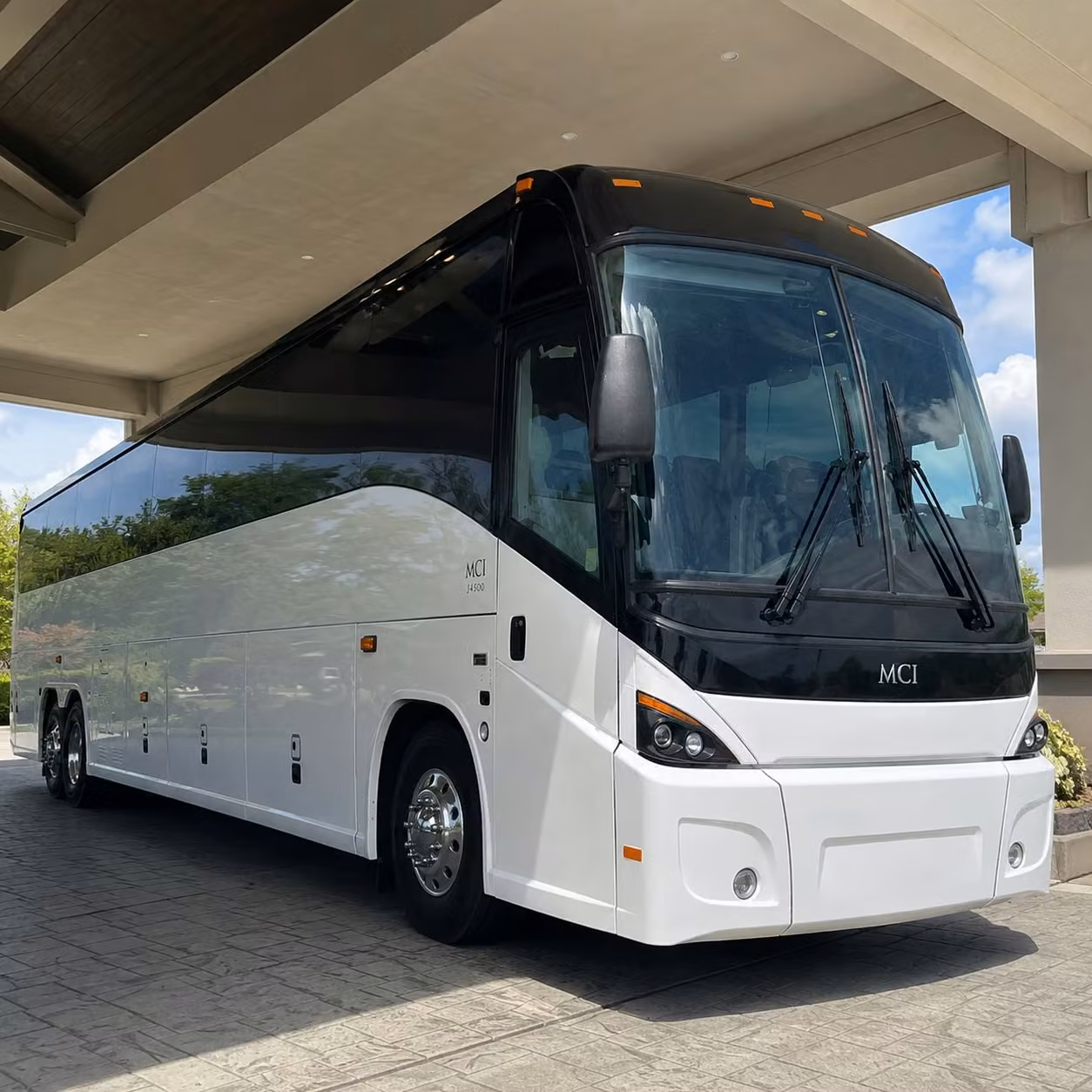 why high point manufacturers and distribution centers rely on private employee shuttles